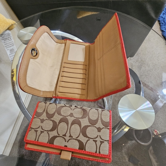 Shoulder Bag - Picture 5 of 9